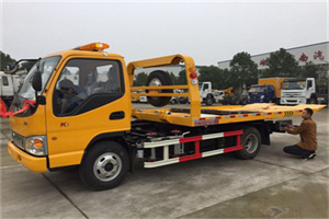 坡头哪里有拖车服务