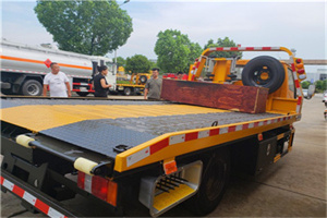 坡头附近拖车电话号码服务